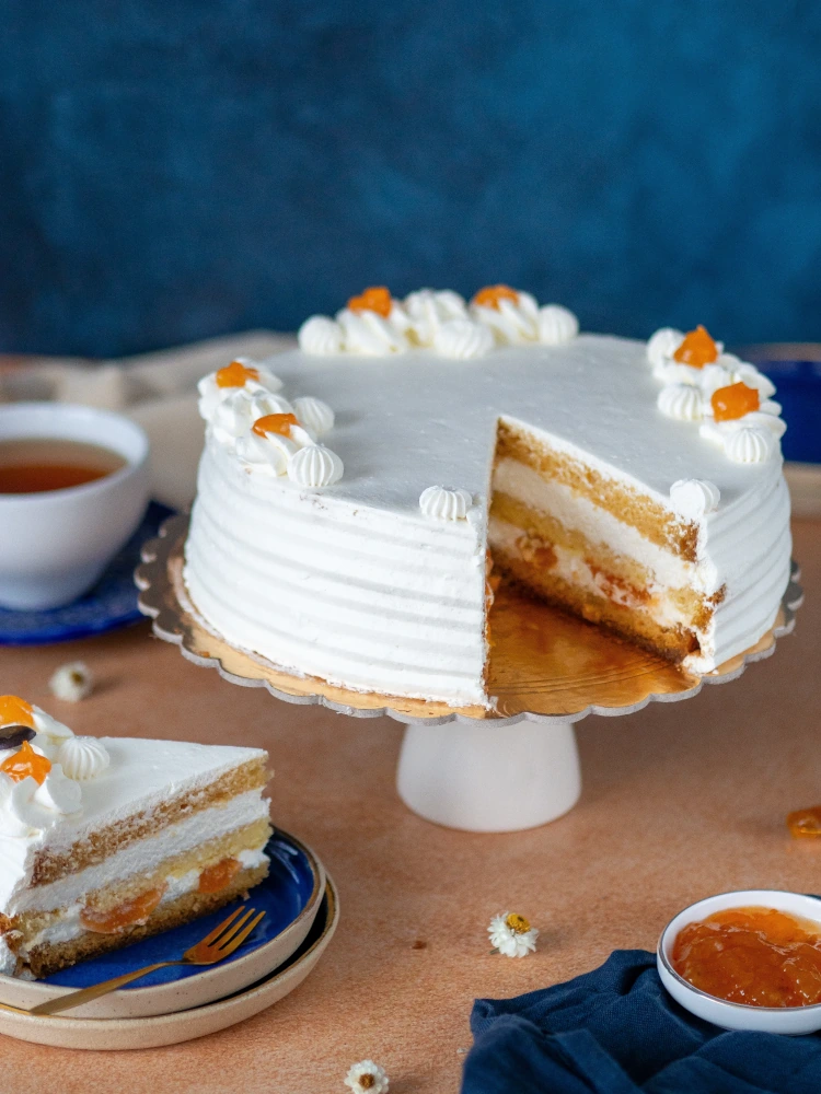 Tort Bezglutenowy Śmietankowy z Nadzieniem Morelowym