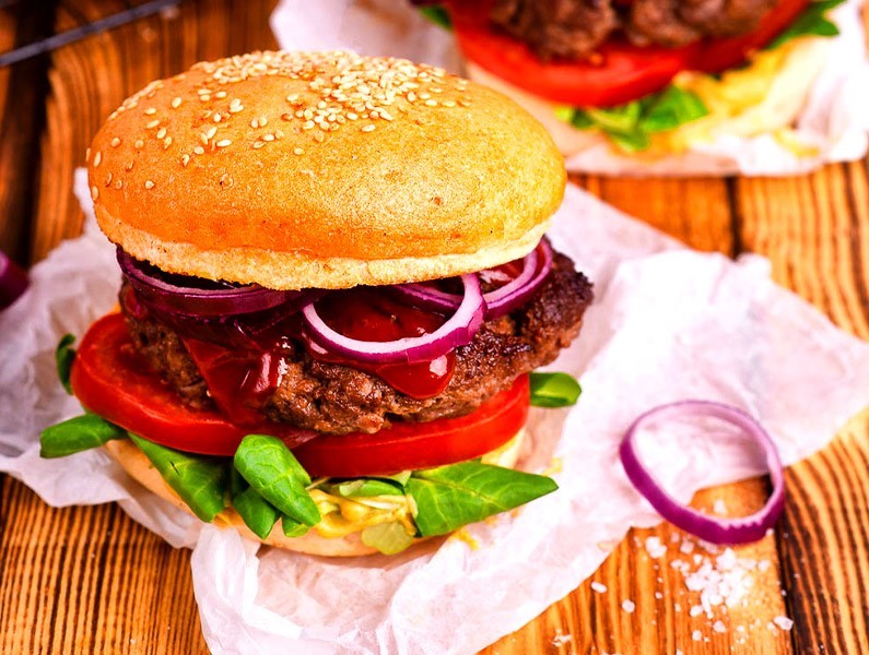 Co na grilla? Przepisy z pieczywem w roli głównej