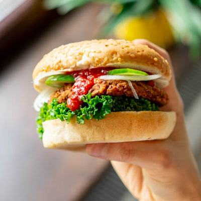 Wegeburgery z bezglutenową bułką