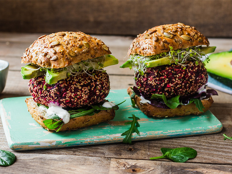 Domowy hamburger w trzech odsłonach: wybierz swój ulubiony przepis