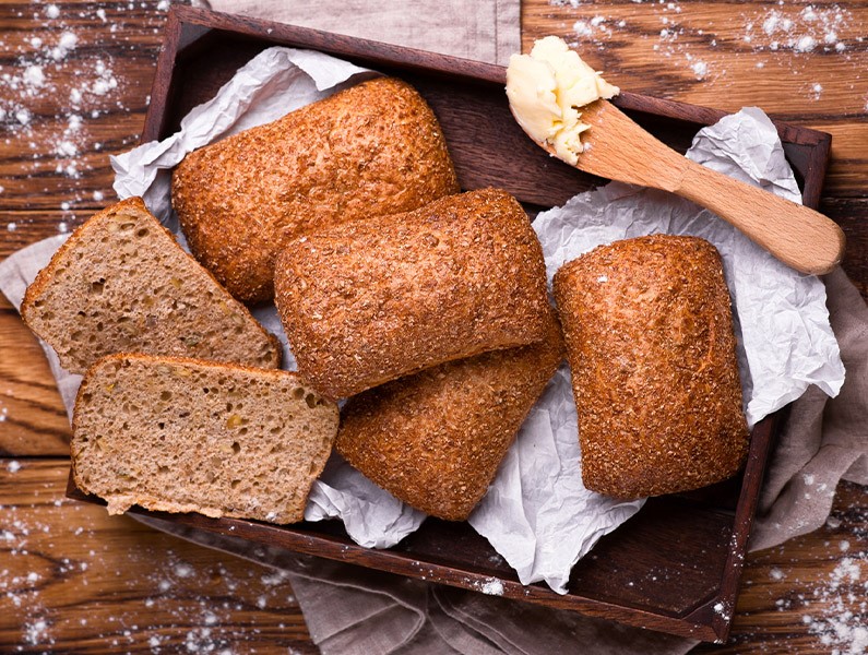 Zalety orkiszu – dlaczego warto sięgnąć po pieczywo orkiszowe? Poznaj prosty przepis
