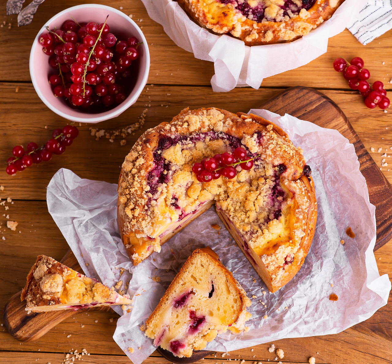 Ciasto Twarogowe z Czerwonymi Porzeczkami 550 g