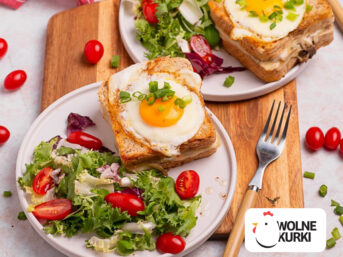 Tost z Szynką i Pieczarkami z Jajkiem Sadzonym