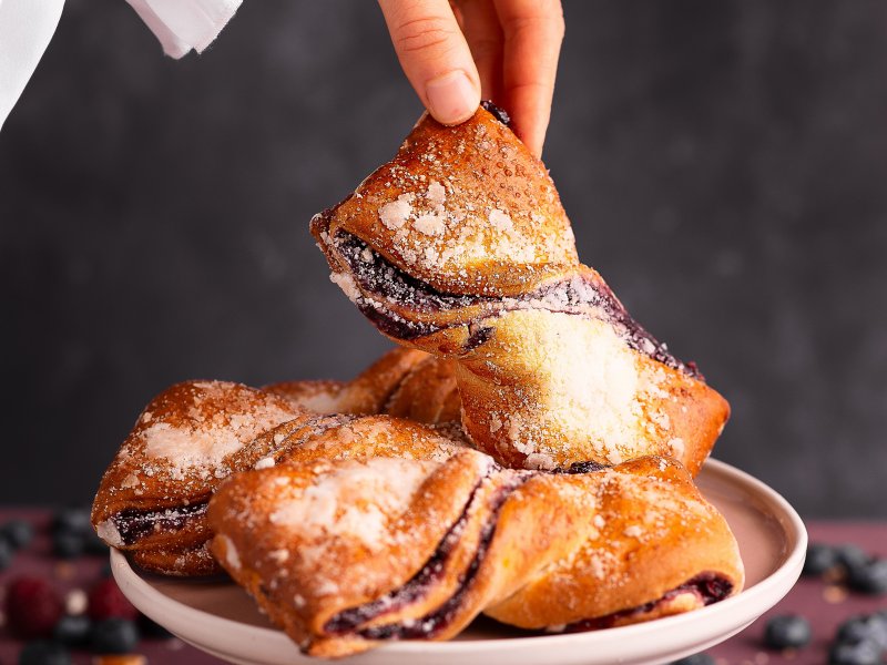 BEZGLUTENOWA Drożdżówka z Owocami Leśnymi 100 g