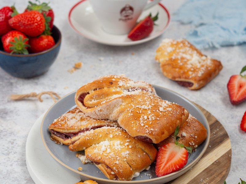 BEZGLUTENOWA Drożdżówka z Truskawkami 100g