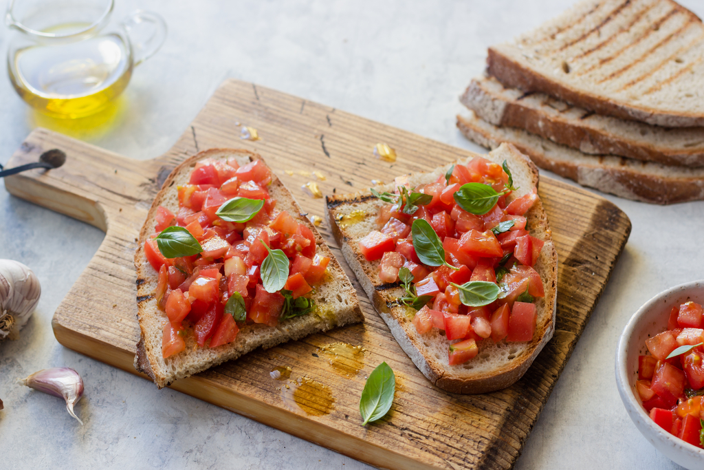 Bruschetta al. Pomodoro (z pomidorami)