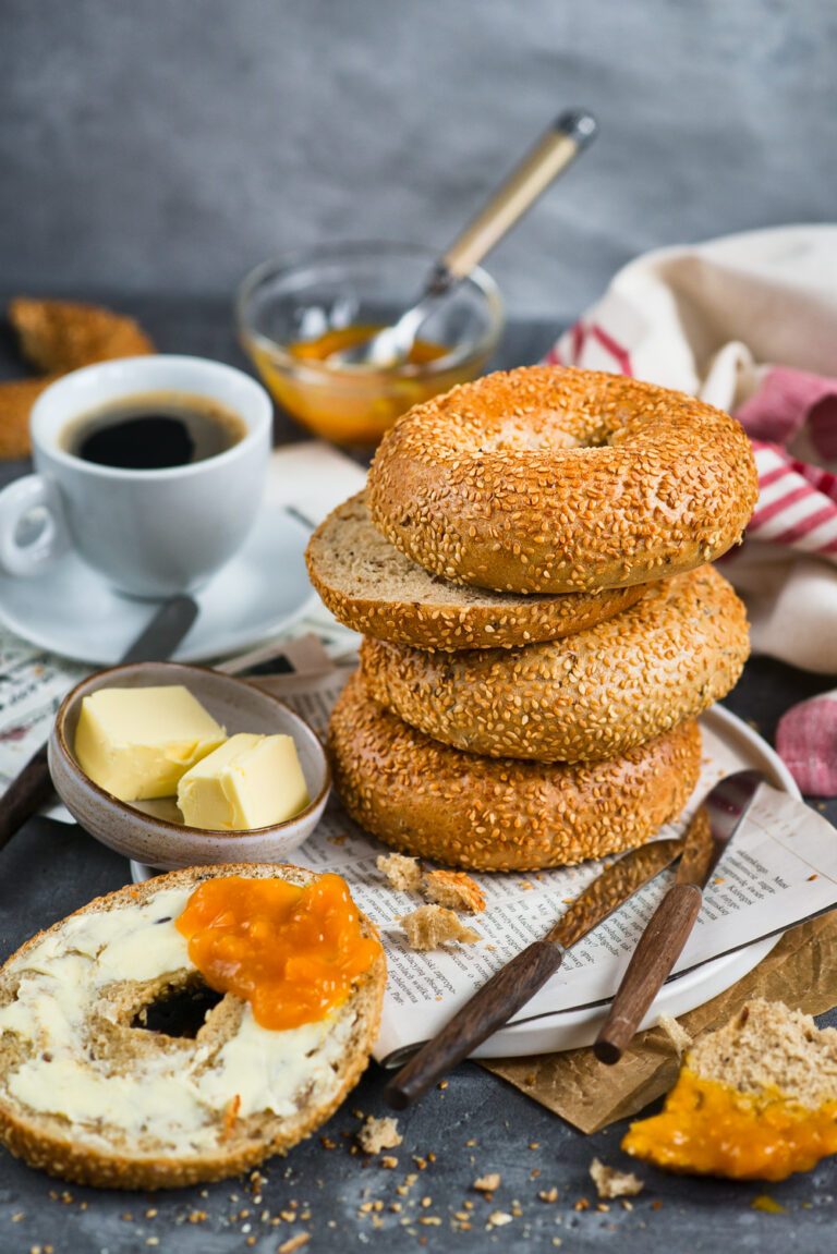 Przepis na domowe bajgle i propozycje podania bajgla Putka